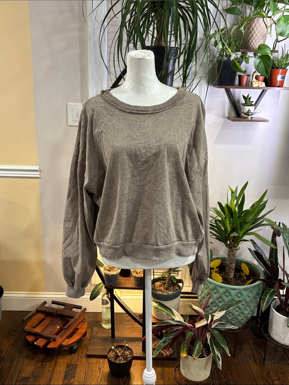 Fashion Nova Savannah backless washed sweatshirt size M